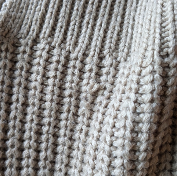 Cozy knit beige button up cardigan with pockets | DIVIDED - Picture 7 of 11